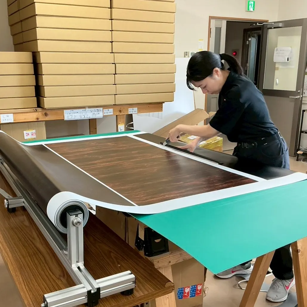 ラミネート加工の様子